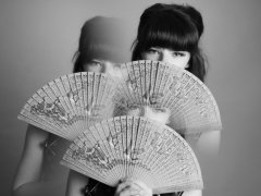 20160522 Ronnie97 playing with Chinese fan