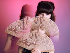 20160522 Ronnie97 playing with Chinese fan