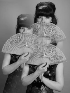 20160522 Ronnie97 playing with Chinese fan