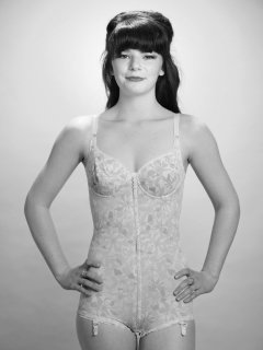 20160522 Ronnie97 in 1960's Berlei flowerpower pantie corselette