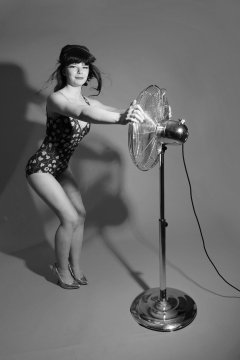 20160522 Ronnie97 in vintage red tummy-control one-piece swimsuit, playing with 40cm fan