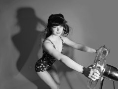 20160522 Ronnie97 in vintage red tummy-control one-piece swimsuit, playing with 40cm fan