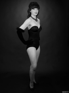 20160522 Ronnie97 in black strapless Miraclesuit bodyshaper and tightly-laced underbust corset
