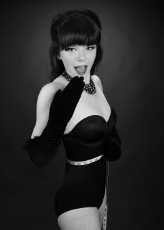 20160522 Ronnie97 in black strapless Miraclesuit bodyshaper and tightly-laced underbust corset