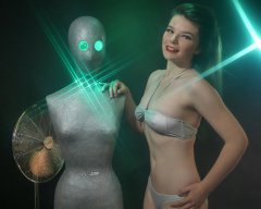 2016-10-09 - Ronniee in tiny silver bikini