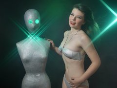 2016-10-09 - Ronniee in tiny silver bikini