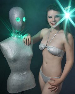 2016-10-09 - Ronniee in tiny silver bikini