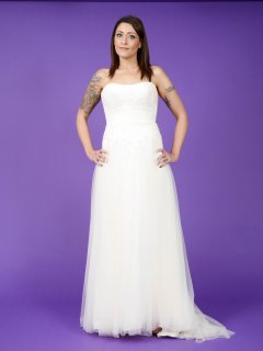2016-11-26 Zoe34 in her own wedding dress