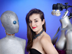 2016-12-04 Nannina with the silver mannequins