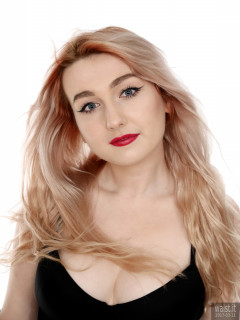 2017-03-11 LilyAmber headshot