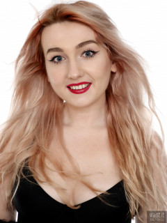 2017-03-11 LilyAmber headshot