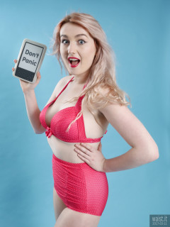 2017-03-11 LilyAmber red and white polka-dot high-waist two-piece swimsuit