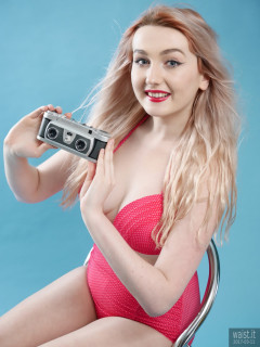 2017-03-11 LilyAmber red and white polka-dot high-waist two-piece swimsuit