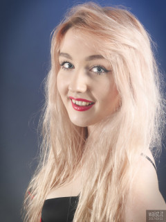 2017-03-11 LilyAmber headshot