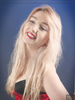 2017-03-11 LilyAmber headshot