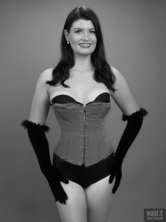 2017-04-09 Imogen red Vollers corset