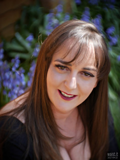 2017-04-22 Patsy headshot with Petzval type lens