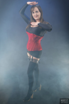 2017-04-22 Patsy red Vollers Corset