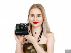 2017-05-19 Laura Sele golden top and black control briefs worn as hotpants