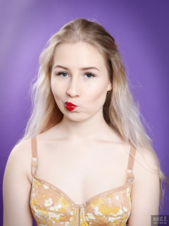 2017-05-19 Laura Sele yellow 1960s Berlei flowerpower pantie corselette