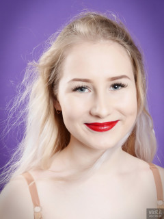 2017-05-19 Laura Sele yellow 1960s Berlei flowerpower pantie corselette