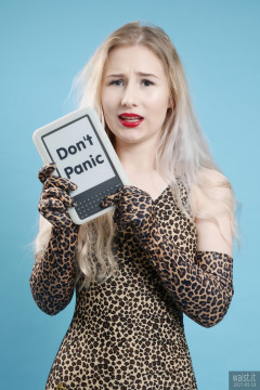 2017-05-19 Laura Sele in vintage style animal print tummy-control swimsuit and matching gloves