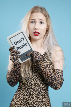 2017-05-19 Laura Sele in vintage style animal print tummy-control swimsuit and matching gloves