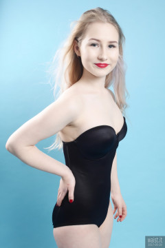 2017-05-19 Laura Sele black MiracleSuit bodyshaper