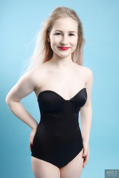 2017-05-19 Laura Sele black MiracleSuit bodyshaper