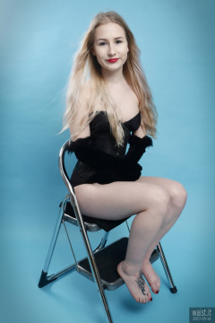 2017-05-19 Laura Sele tightly laced black underbust corset worn over black Miraclesuit bodyshaper