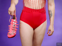 2017-06-10 Dayna Nirvana showing off her flat tummy and fancy shoes