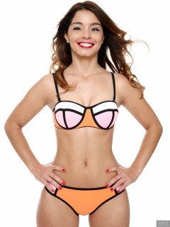 2017-09-03 Kris in multicoloured neoprene bikini