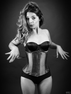 2017-09-03 Kris in bra, pantie girdle and tightly-laced corset