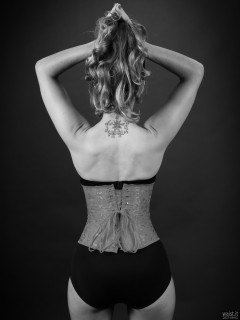 2017-09-03 Kris in bra, pantie girdle and tightly-laced corset