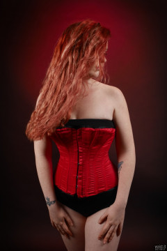 2017-09-17-lj-red vollers overbust corset and style210 pantie girdle worn as hotpants