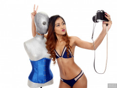 2017-09-18 Faranas in small blue and white bikini, with Melissa the Droid
