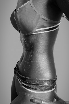 Close-up bodyscape - 2017-09-18 Faranas in Honey Ryder style outfit