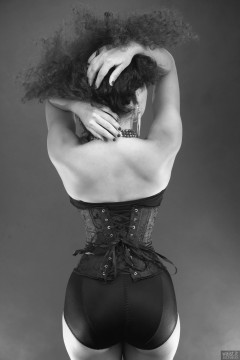 2017-09-23 Stephy in tightly-laced black underbust corset and black high-waisted control briefs, worn as hotpants