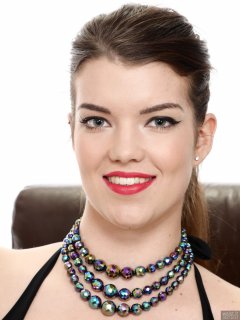 2017-10-15 Chloe Michelle headshot