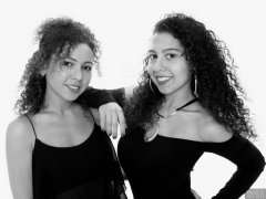 2017-10-22 Isabelle and Stephy headshot