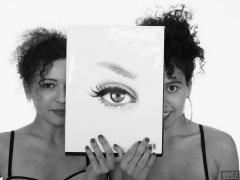 2017-10-22 Isabelle and Stephy third-eye headshot