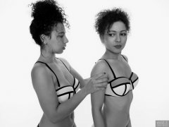 2017-10-22 Stephy and Isabelle fitness session in neoprene bikinis - SHOULDERS BACK!