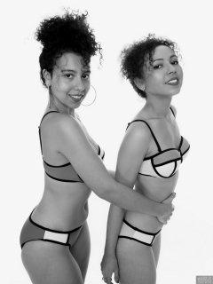 2017-10-22 Stephy and Isabelle fitness session in neoprene bikinis - TUMMY IN!