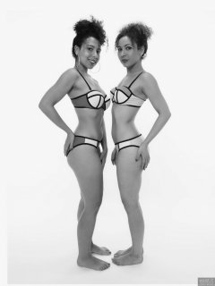 2017-10-22 Stephy and Isabelle fitness session in neoprene bikinis