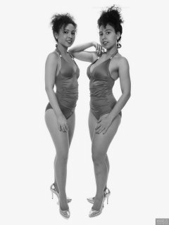 2017-10-22 Isabelle and Stephy fitness session in purple one-piece swimsuits