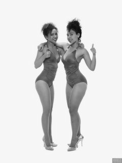 2017-10-22 Isabelle and Stephy fitness session in purple one-piece swimsuits