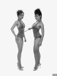 2017-10-22 Isabelle and Stephy fitness session in purple one-piece swimsuits