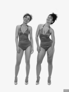 2017-10-22 Isabelle and Stephy fitness session in purple one-piece swimsuits