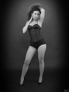 2017-10-22 Isabelle in tightly-laced corset and pantie girdle worn as hotpants