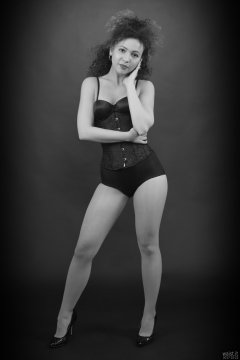 2017-10-22 Isabelle in tightly-laced corset and pantie girdle worn as hotpants